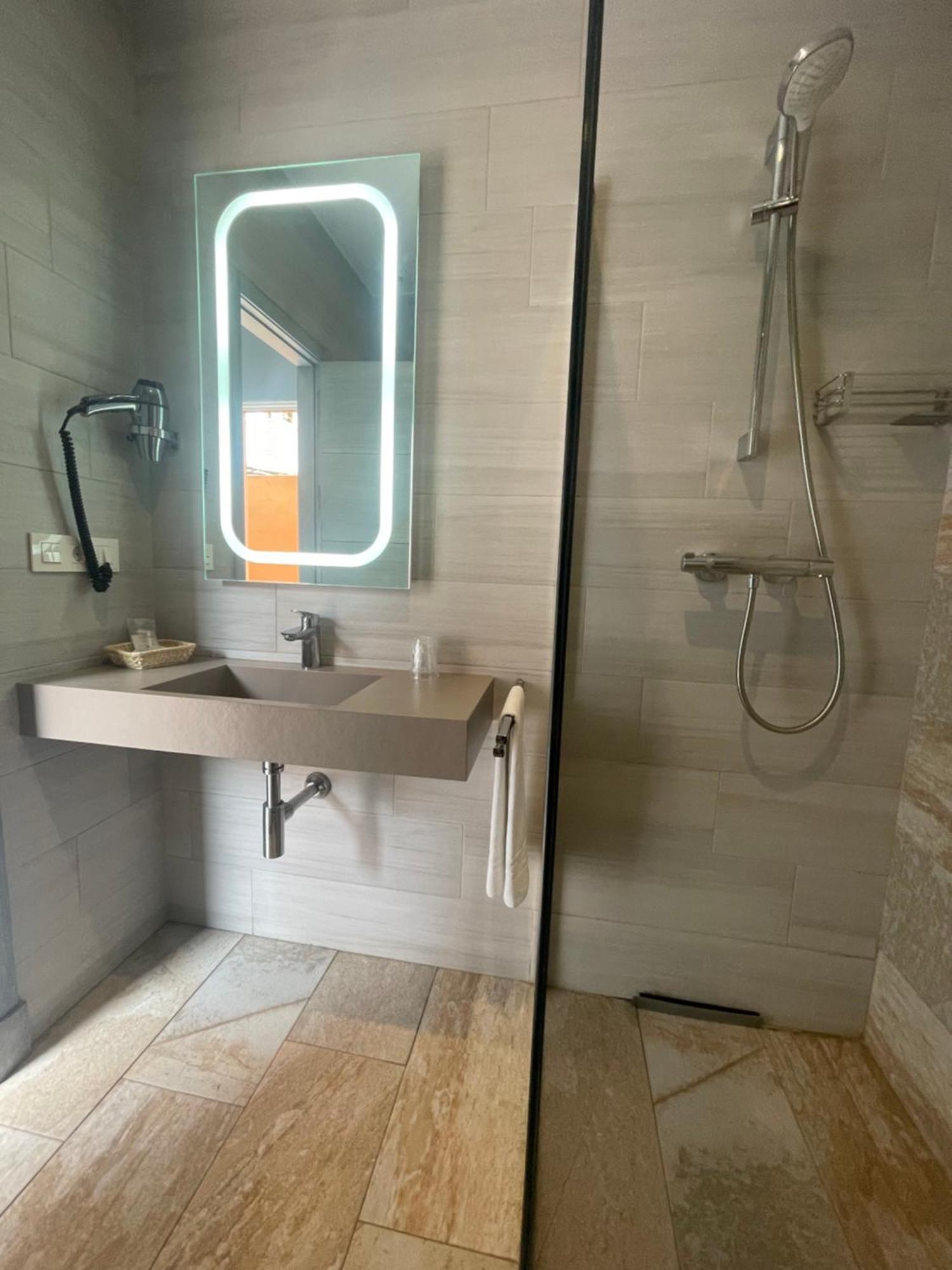 Hostal Noli Chiclana de la Frontera Eksteriør billede