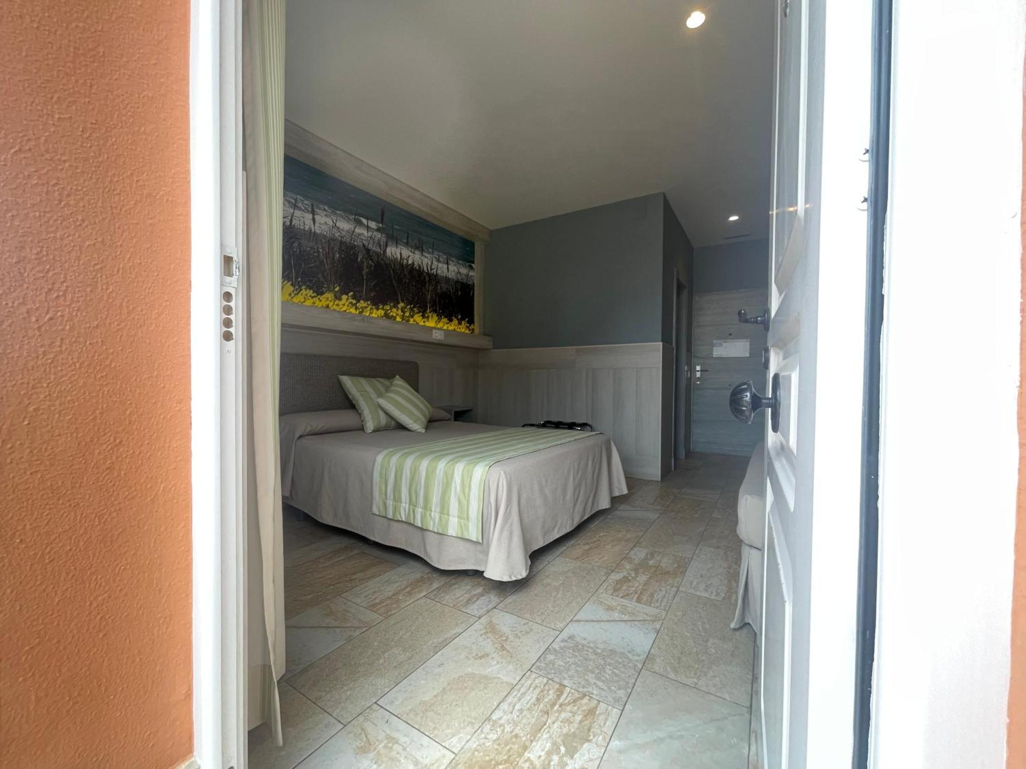 Hostal Noli Chiclana de la Frontera Eksteriør billede