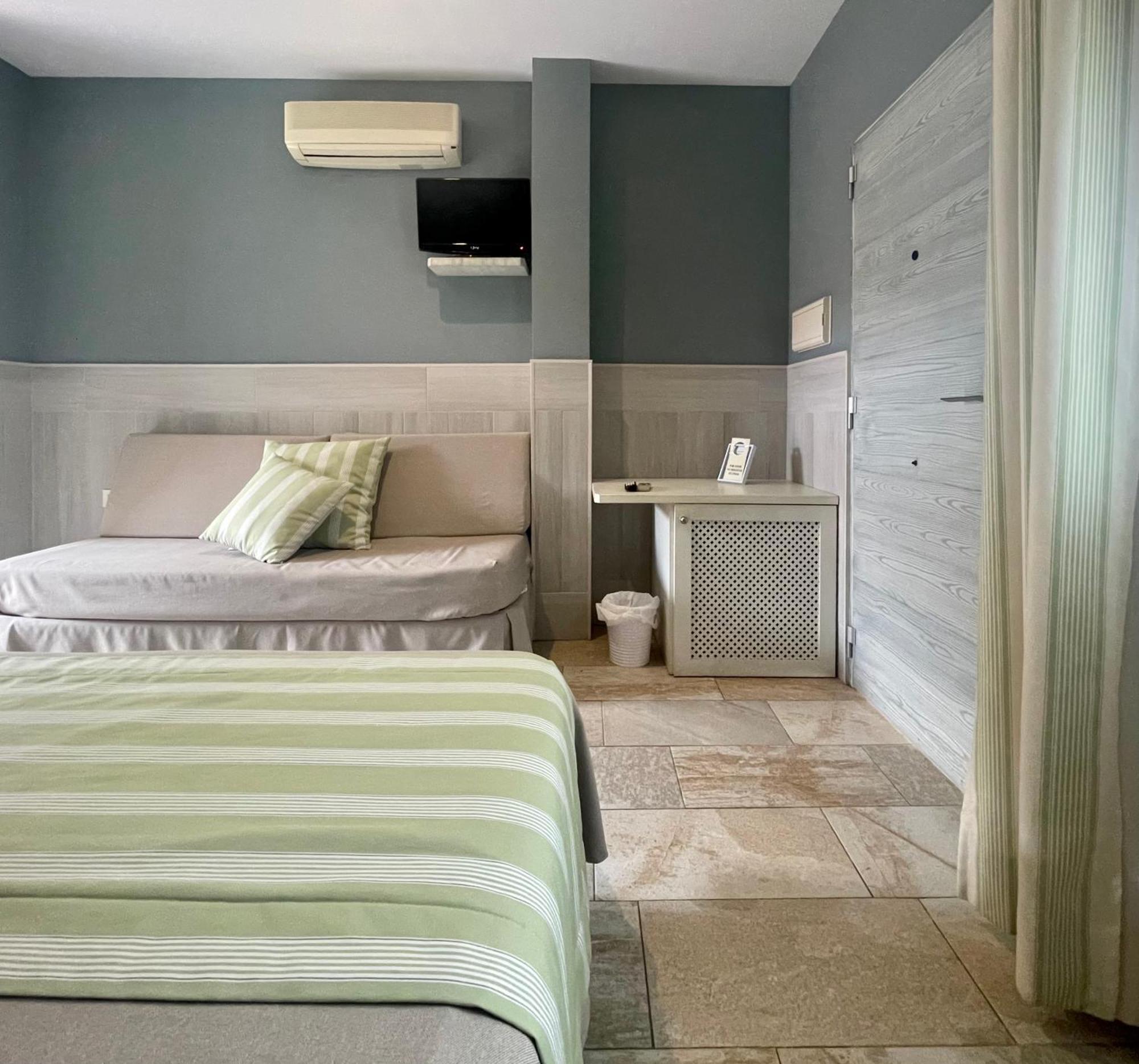 Hostal Noli Chiclana de la Frontera Eksteriør billede