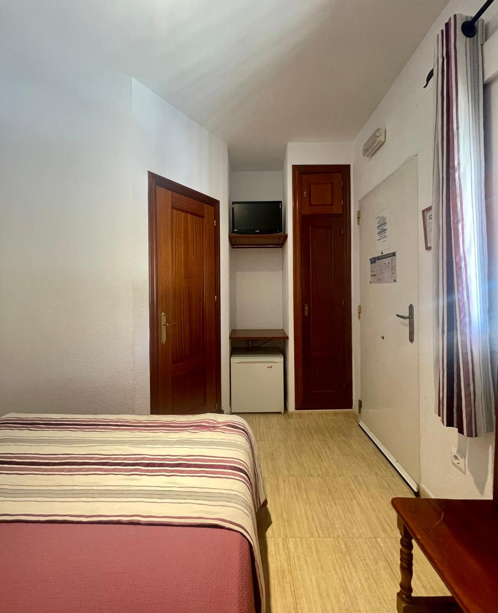 Hostal Noli Chiclana de la Frontera Eksteriør billede
